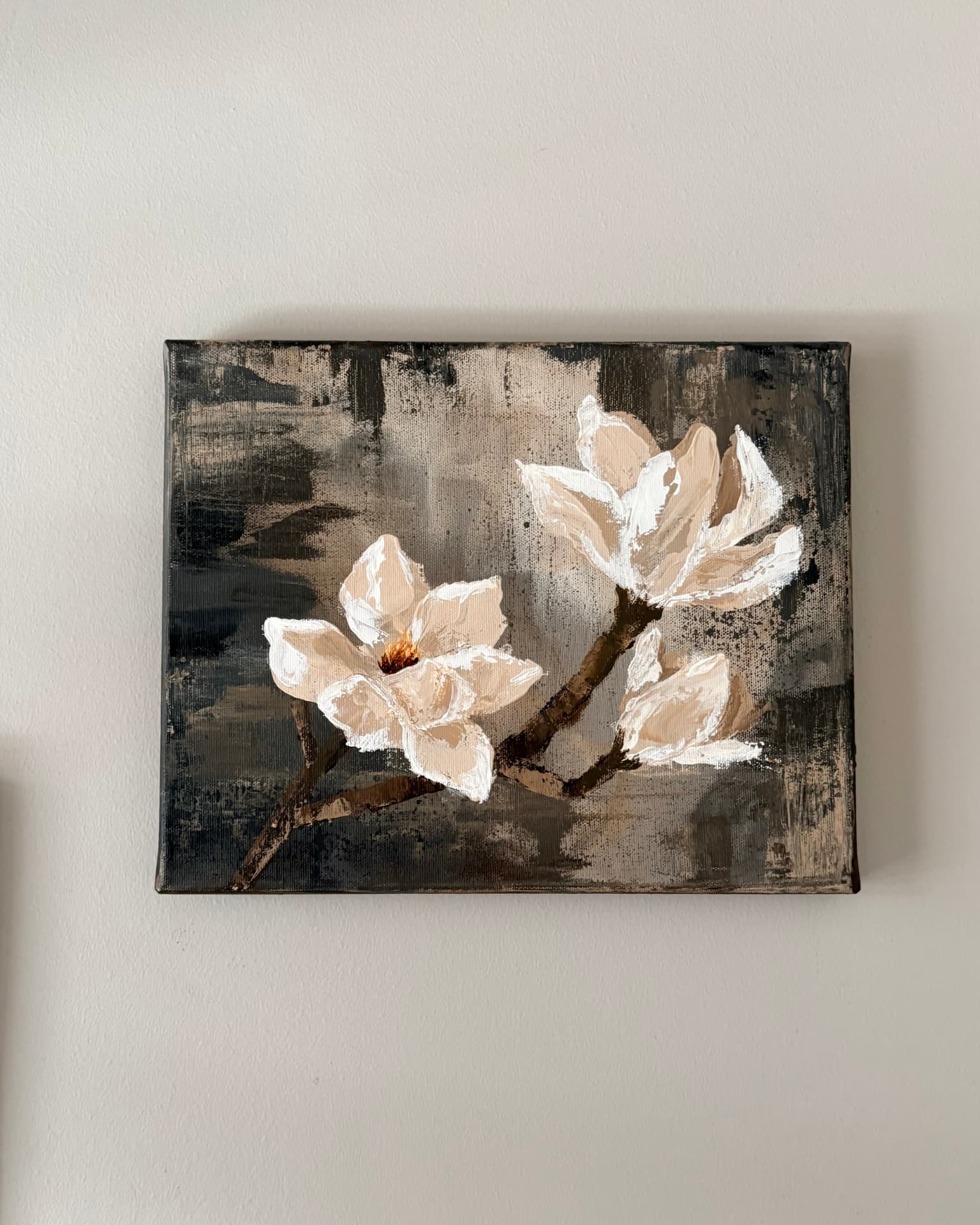 Stoere en sobere magnoliatak, Vrij werk